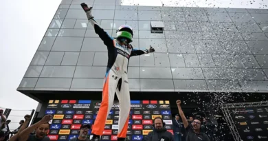 Nicolas Costa vence corrida 2 da NASCAR Brasil em Interlagos por margem mínima de 0s092 sobre Thiago Camilo