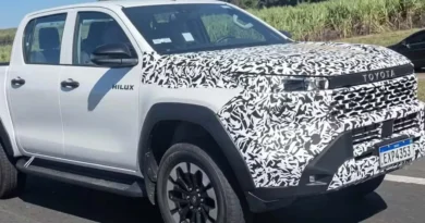 Nova Toyota Hilux: Visual “Cyber Sumo” e Tecnologia Híbrida-Leve Chegam à Índia e Preparam Terreno para o Brasil Nova Toyota Hilux: Visual “Cyber Sumo” e Tecnologia Híbrida-Leve Chegam à Índia e Preparam Terreno para o Brasil