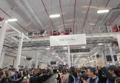 Tesla Atinge Marco de 10 Milhões de Veículos, Mas Crescimento de Elétricos Desacelera